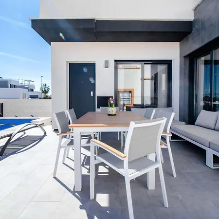 Βίλα De Lujo Con Piscina Οριουέλα